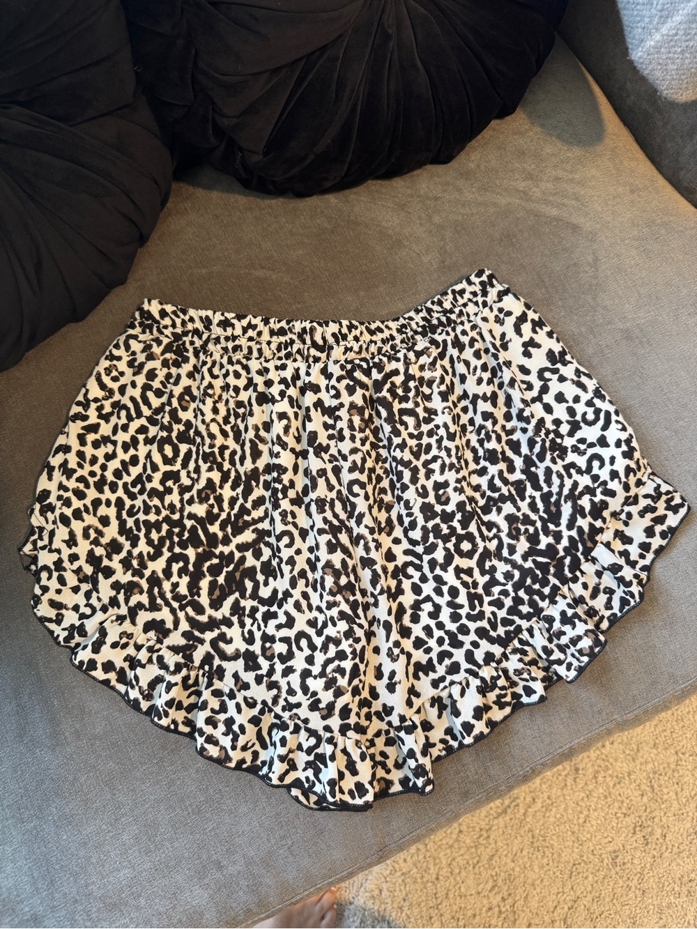 Honey Punch Leopard Ruffle Shorts - White Ivory Black XS or Small - Picture 3 of 9